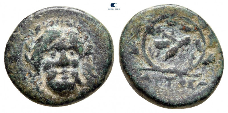 Aiolis. Autokane circa 400-300 BC. 
Bronze Æ

14 mm, 2,24 g



nearly ver...