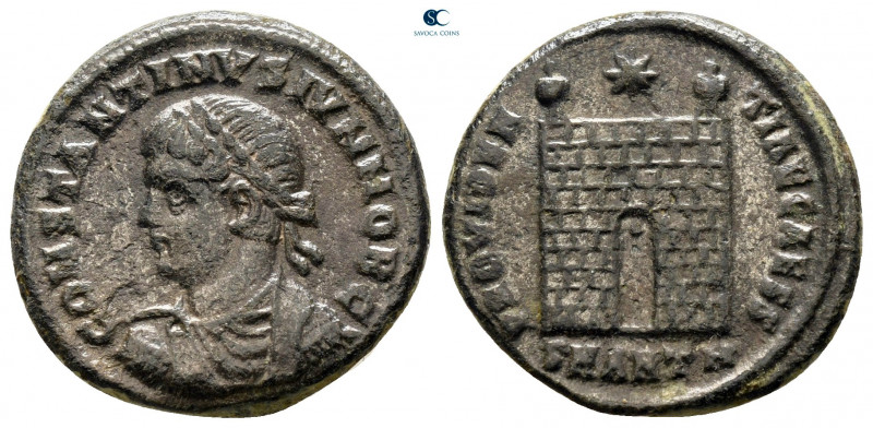 Constantine II, as Caesar AD 317-337. Antioch
Follis Æ

19 mm, 3,07 g



...