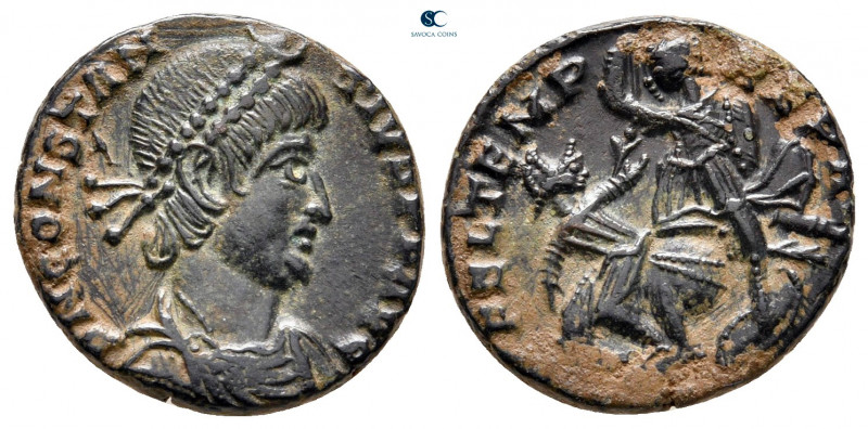 Constantius II AD 337-361. Uncertain mint
Nummus Æ

17 mm, 2,32 g



good...