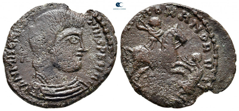 Magnentius AD 350-353. Treveri
Follis Æ

24 mm, 4,98 g



nearly very fin...
