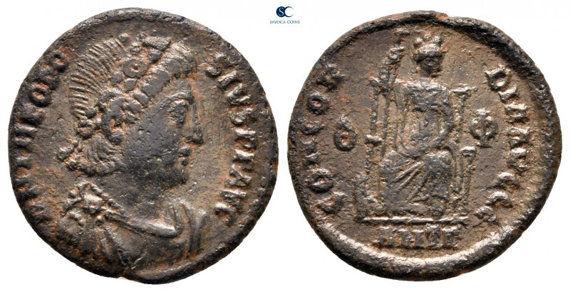 Theodosius I AD 379-395. Antioch
Follis Æ

19 mm, 2,60 g



very fine