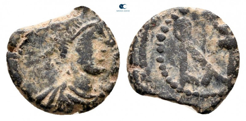 Anastasius I AD 491-518. Constantinople
Pentanummium Æ

10 mm, 0,55 g



...