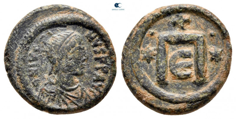 Justin I AD 518-527. Uncertain mint
Pentanummium Æ

14 mm, 2,13 g



very...