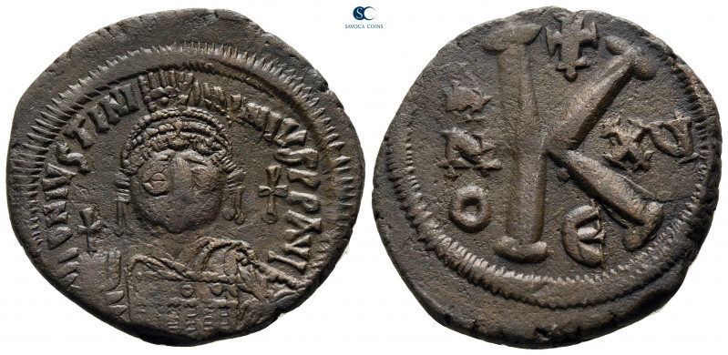 Justinian I AD 527-565. Constantinople
Half Follis or 20 Nummi Æ

30 mm, 11,3...