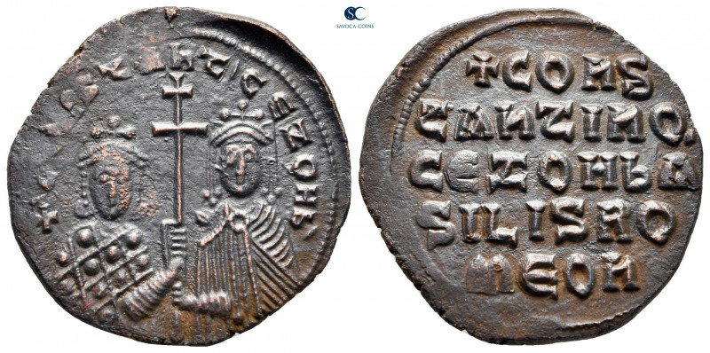 Constantine VII Porphyrogenitus, with Zoe AD 913-959. Constantinople
Follis Æ
...