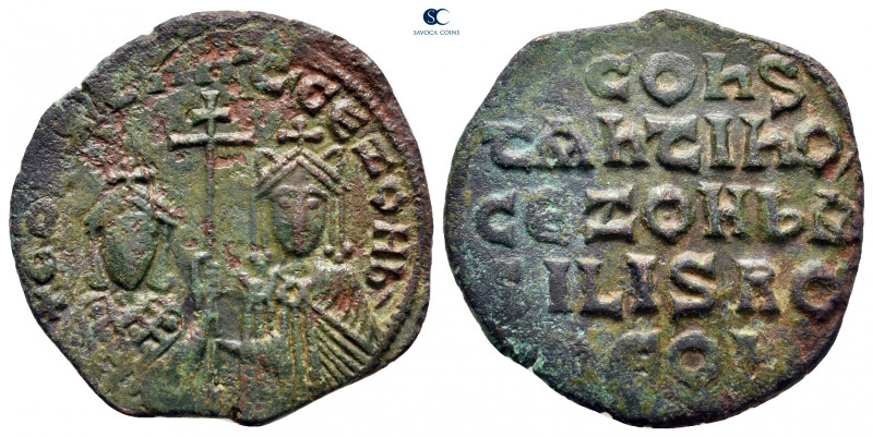 Constantine VII Porphyrogenitus, with Zoe AD 913-959. Constantinople
Follis Æ
...