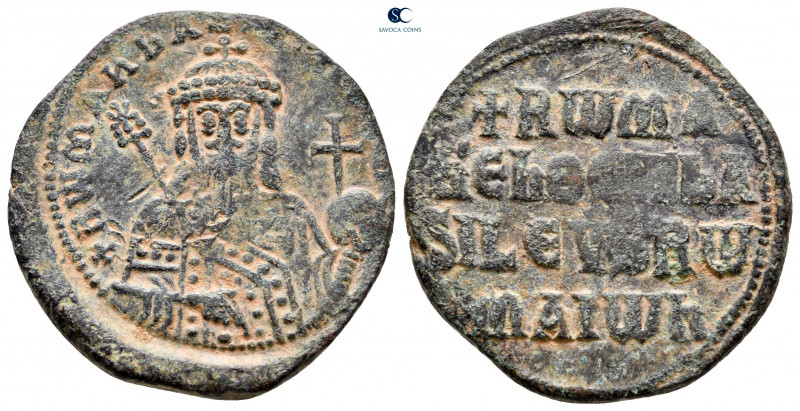 Romanus I Lecapenus AD 920-944. Constantinople
Follis or 40 Nummi Æ

27 mm, 7...