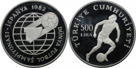 Weltmünzen und Medaillen, Türkei / Turkey. Fussball WM. 500 Lira 1982, Silber. 0.69 OZ. KM 952. Polierte Platte