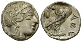 Athens AR Tetradrachm, c. 440s BC 

Attica, Athens. AR Tetradrachm (23-24 mm, 17.07 g), c. 440s BC.
 Obv. Head of Athena to right, wearing crested ...