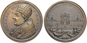 ITALIEN. SPEZIALSAMMLUNG PAPSTMEDAILLEN. Clemens XIII. 1758-1769. Bronzemedaille A III/1761. Auf die Erweiterung des Hafens von Civita Vecchia. Stempe...