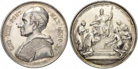 ITALIEN. SPEZIALSAMMLUNG PAPSTMEDAILLEN. Leo XIII. 1878-1903. Silbermedaille Anno XI (1888). Auf die Gesandtschaften und Glückwünsche zu seinem 50jähr...