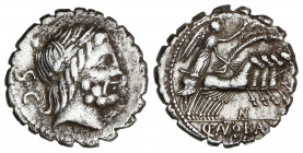 Denario. 83-82 a.C. ANTONIA. Q. Antonius Balbus. Anv.: S.C. Cabeza laureada de Júpiter a derecha. Rev.: Victoria en cuadriga a derecha, debajo N. En e...