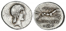 Denario. 90-89 a.C. CALPURNIA. L. Calpurnius Piso Frugi. Anv.: Cabeza laureada de Apolo a derecha detrás cepillo vertical. Rev.: L. PISO FRVGI / ¶H ¶....