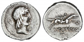 Denario. 90-89 a.C. CALPURNIA. L. Calpurnius Piso Frugi. Anv.: Cabeza laureada de Apolo entre Q y E. Rev.: L. PISO FRVGI / T. 3,73 grs. AR. (Ligeras r...