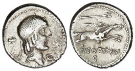 Denario. 90-89 a.C. CALPURNIA. L. Calpurnius Piso Frugi. Anv.: Cabeza laureada de Apolo a derecha, detrás martillo, bajo del mentón K. Rev.: L. PISO F...