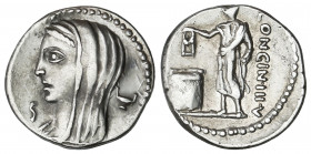 Denario. 55 a.C. CASSIA. L. Cassius Longinus. Anv.: Busto velado de Vesta a izquierda entre letra S y copa. Rev.: Ciudadano romano votando, detrás LON...
