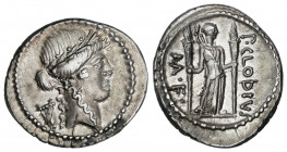Denario. 42 a.C. CLAUDIA. P.Claudius M.f. Turrinus. Anv.: Cabeza laureada de Apolo a derecha, detrás Lira. Rev.: Diana Lucifera de pie con dos largas ...