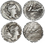 Lote 2 monedas Denario. 79 a.C. CLAUDIA. Ti. Claudius Nero. AR. Las dos con reverso: Victoria en biga a derecha. En exergo: TI. CLAVD. (VD nexadas) TI...