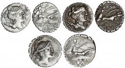 Lote 3 monedas Denario. 79 a.C. CLAUDIA. Ti. Claudius Nero. AR. Todas con reverso: Victoria en biga a derecha. En exergo: TI. CLAVD. (VD nexadas) TI.F...