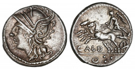 Denario. 104 a.C. COELIA o COILIA. C. Coelius Caldus. Rev.: Victoria en biga a izquierda, debajo O :¶y leyenda CALD. 3,92 grs. AR. Bonita pátina irisa...