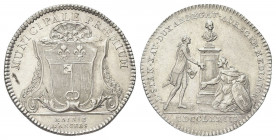 FRANCIA
Luigi XV di Borbone, 1715-1774.
Gettone 1773 della città d’Angers.
Ag gr. 7,50 mm. 30
Dr. MUNICIPALE PRAEMIUM. Stemma della città; in eser...