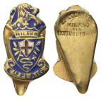 MILANO
Durante Vittorio Emanuele III, 1900-1943.
Spilla pubblicitaria bici d’epoca Flaig opus E. Locatelli.
Æ dorato con smalti gr. 2,99 mm 25,5x 1...