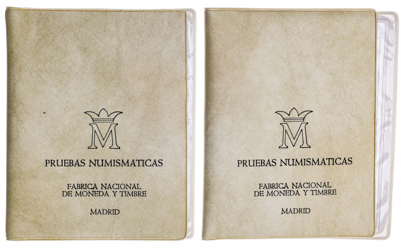 1976. Juan Carlos I. Lote de 2 carteritas de la FNMT. Proof.