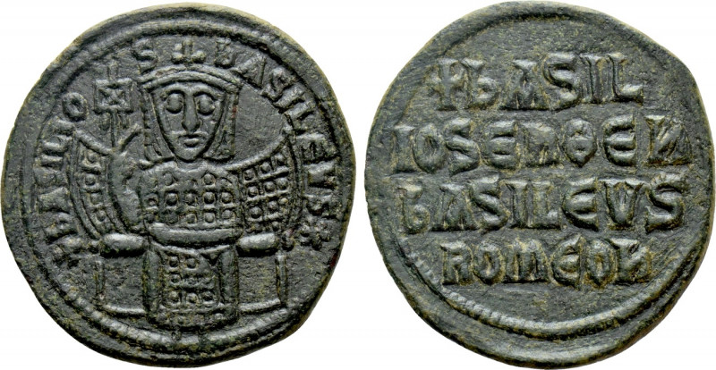 BASIL I THE MACEDONIAN (867-886). Follis. Constantinople. 

Obv: + ЬASILIOS ЬA...