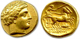 MACÉDOINE Royaume 
PHILIPPE II 359-336
Tête laurée d’Apollon à droite. R/. Bige de chevaux conduit 
par un aurige. Dessous, foudre. À l’exergue, ΦΙΛΙΠ...