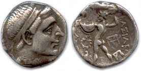 BACTRIANE Royaume 
DIODOTE II THEOS 238-225
Sa tête diadémée à droite. R/. Zeus Bremetes à gauche
brandissant un foudre. Nom du roi : ΒΑΣΙΛΕΩΣ ΔΙΟΔΟTO...
