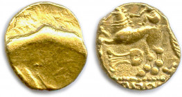 CALETI Pays de Caux 80-50
Protubérance. R/. Cheval aux extrémités bouletées 
bondissant à gauche. Aurige assis sur sa croupe du cheval. Dessous, 
lyre...