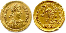 HONORIUS Flavius Honorius
fils de Théodose Ier 23 janvier 393 - 15 août 423
Son buste drapé et cuirassé avec le diadème perlé. 
R/. L’empereur couronn...