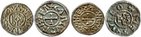 CAROLINGIENS 
DEUX monnaies carolingiennes en argent : 
CHARLES LE CHAUVE 843-877 
Denier de Curtisasonien et denier de Melle. 
Très beaux.