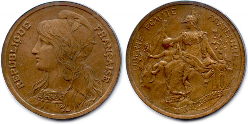 IIIe RÉPUBLIQUE 1870-1940
Tête à gauche. Col carré avec frise florale. 
Signé Da...