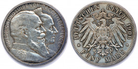 ALLEMAGNE - BADE - FRÉDÉRIC 
ET LOUISE 1858-1907
5 Mark argent 1906 Karlsruhe. Noces d’or. 
(27,80 g)
Dav 536
Superbe.