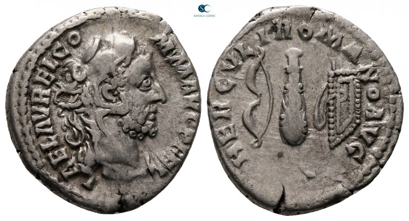 Commodus AD 180-192. Rome
Denarius AR

19 mm, 2,86 g



very fine