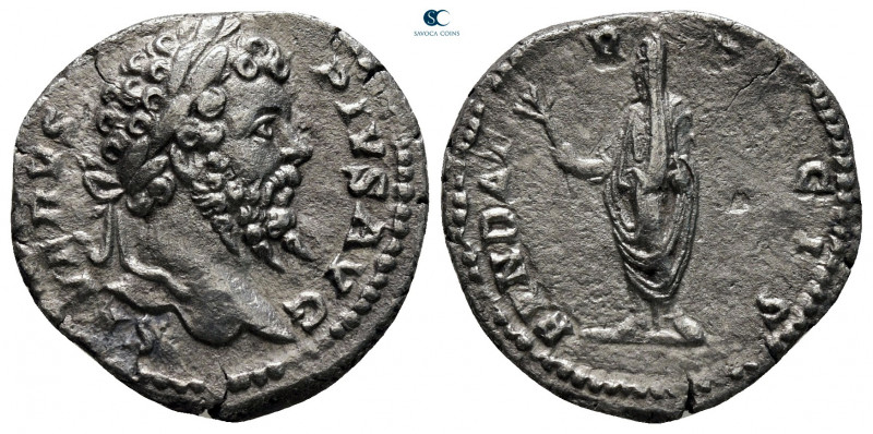 Septimius Severus AD 193-211. Rome
Denarius AR

18 mm, 2,49 g



very fin...