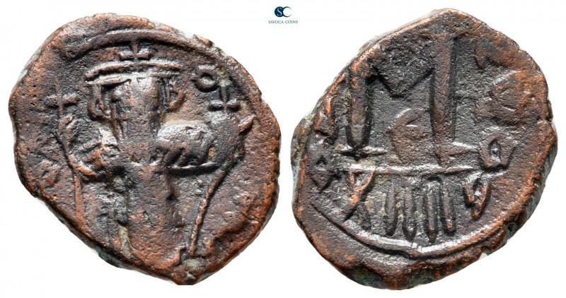 Constans II AD 641-668. Constantinople
Follis or 40 Nummi Æ

17 mm, 3,06 g
...