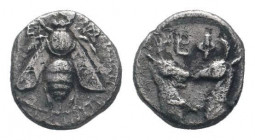 IONIA.Ephesos.Circa 390-325 BC.AR Diobol. Bee / EΦ, confronted heads of stags.SNG Copenhagen 242-243; SNG Kayhan I 194-207.Good very fine.

Weight : 0...