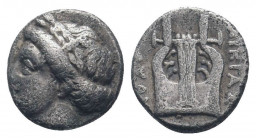 IONIA.Kolophon. Circa 389-350 BC. AR Diobol. Laureate head of Apollo left / Lyre.Very fine.

Weight : 1.0 gr

Diameter : 9 mm