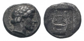 IONIA.Kolophon. 430-400 BC. AR Drachm.Laureate head of Apollo / Lyre in shallow incuse square. SNG Copenhagen 139.Fine.

Weight : 5.4 gr

Diameter : 1...