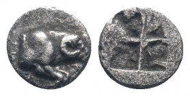 TROAS.Kebren. 5th century BC. AR Obol . Forepart of ram right / Quadripartite incuse sqare.SNG Copenhagen 257-258.Very fine.

Weight : 0.5 gr

Diamete...