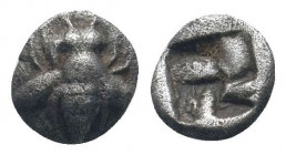 IONIA. Ephesos.Circa 550-500 BC.AR Obol.Bee / Incuse square punch.Karwiese series III, 6.Good very fine.

Weight : 0.4 gr

Diameter : 6 mm
