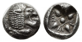 Ionia. Miletos circa 520-470 BC. Diobol AR 9,5mm., 1.06g. Forepart of lion to right, head turned back to left / Star-shaped floral ornament within inc...