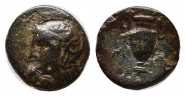 AEOLIS. Myrina. Ae (Circa 5th-3rd centuries BC).
Obv: Helmeted head of Athena left.
Rev: MY . Amphora.
SNG COP. 214. SNG v. Aulock 1659.
0.92 gr. 10 m...