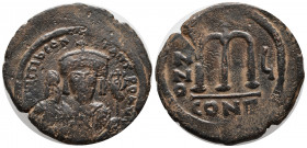 Tiberius II Constantine, 578-582. 40 Nummi (Bronze, 34 mm, 16.25 gr), Constantinopolis, RY 6 = 579/580. d m TIB CONS-TANT P P AVI Crowned facing bust ...