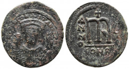 Tiberius II Constantine. 578-582. Æ 40 Nummi – Follis (35mm, 16.50 g). Constantinople mint, 2nd officina. Dated RY 5 (578/9). Crowned bust facing, wea...