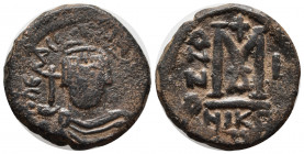 Heraclius. 610-641. Æ Follis (25mm, 7,87 g). Nicomedia mint, 1st officina. Dated RY 1 (610/1). Helmeted, draped and cuirassed bust facing, holding cro...
