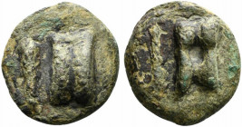 Anonymous, Rome, c. 265 BC. Cast Æ Uncia (25mm, 19.31g). Astragalos. R/ Astragalos. Vecchi ICC, 46; Crawford 21/6; RBW 27. Green patina, VF