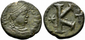 Justinian I (527-565). Æ 20 Nummi (21mm, 7.37g, 6h). Rome, 537-542. Diademed, draped and cuirassed bust r. R/ Large K; star to l., cross to r.; [all w...